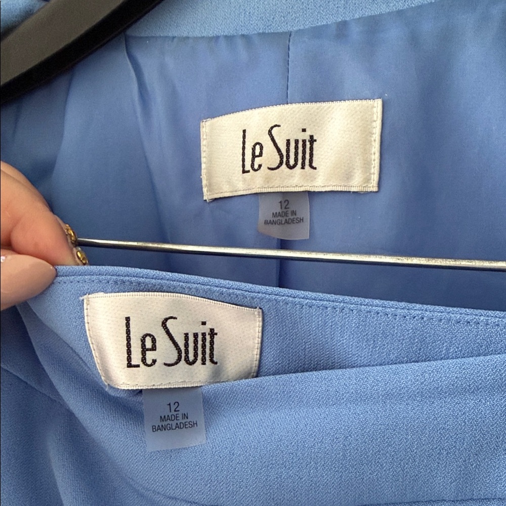 Le Suit Light Blue Blazer with White Trim - Picture 4 of 6